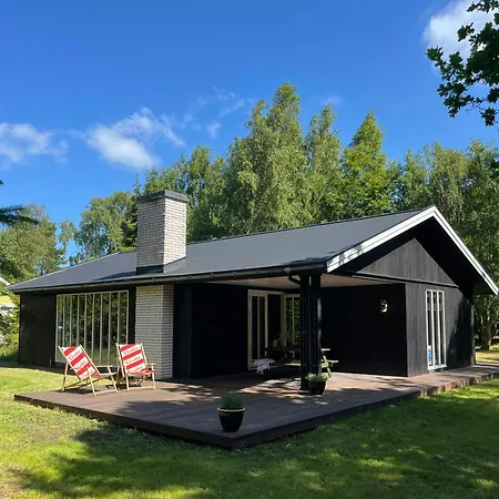 70s Wooden House On Large Natural Plot Casa de Férias Højby